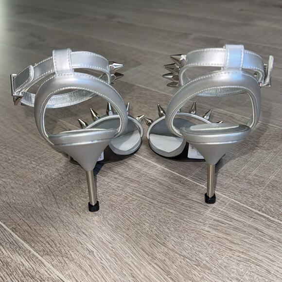 NIB ALEXANDER MCQUEEN Women’s Silver Punk Stud Metallic Ankle-Strap Sandals - Picture 4 of 15